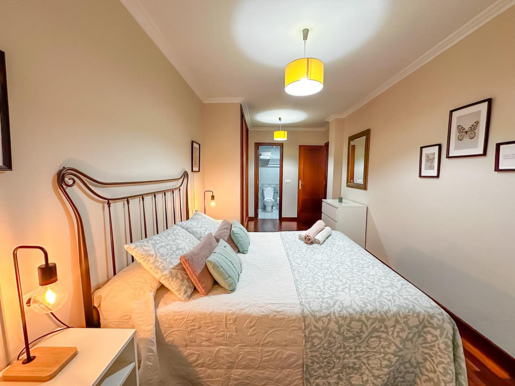 Apartamento Completo, Amplio, Muy Iluminado Y Con Plaza De Garaje Incluida. O Grove Eksteriør bilde